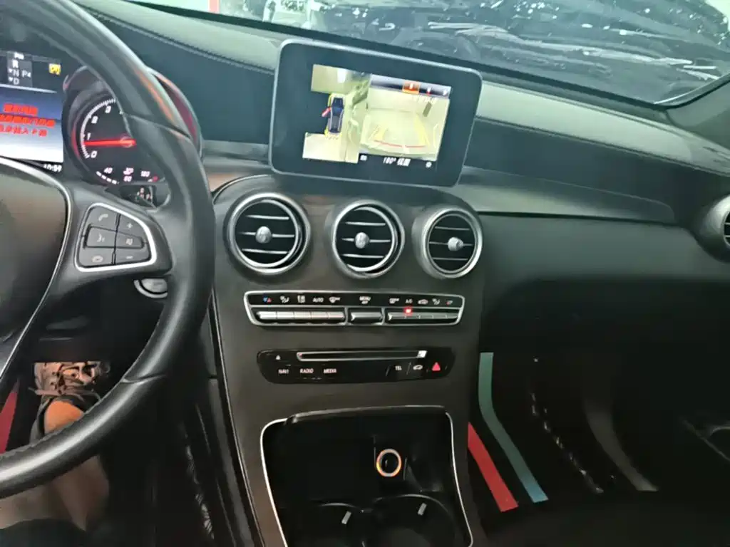 Mercedes-Benz GLC 2018 — фото 13