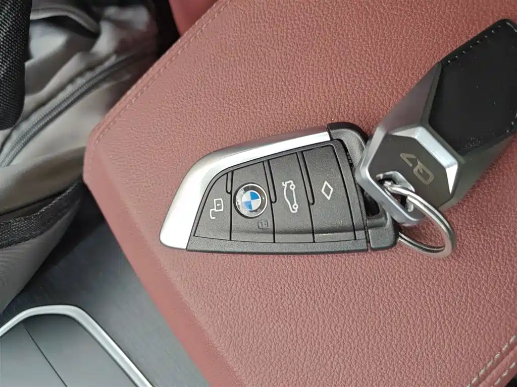 BMW 3 Series 2024 — фото 17