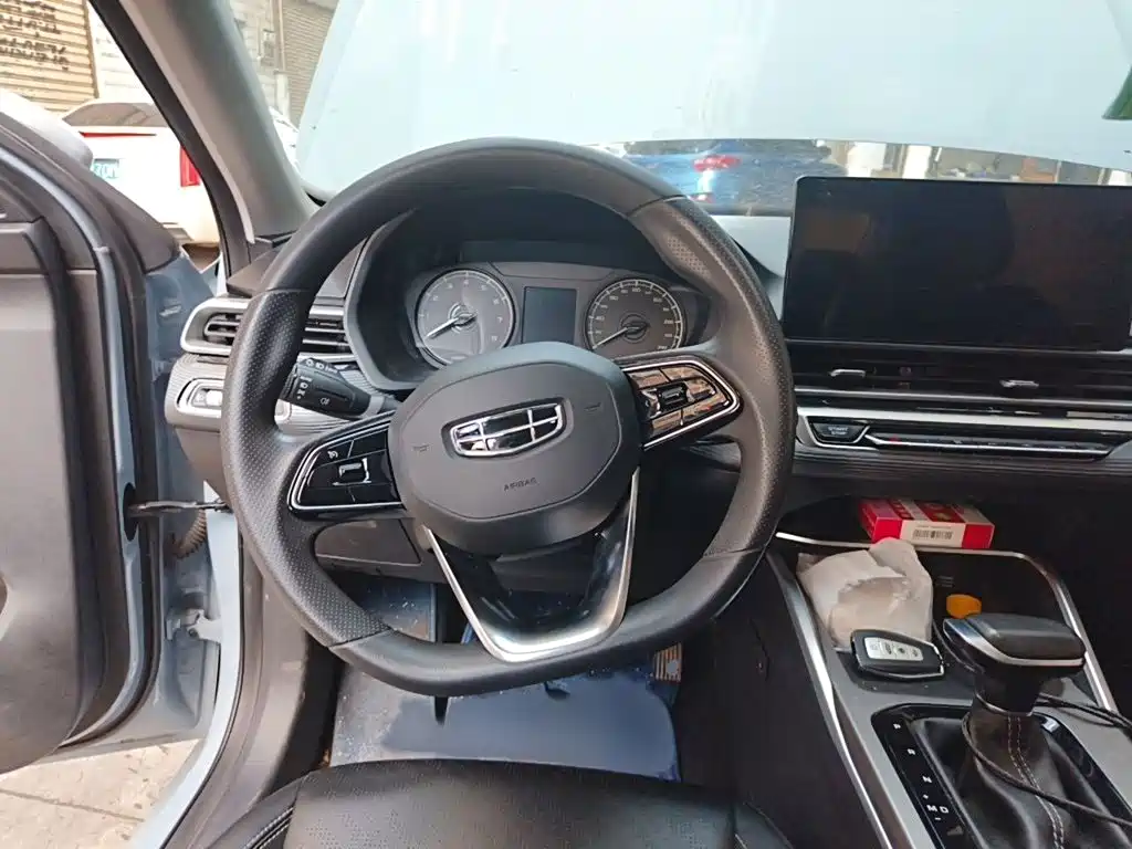 Geely Emgrand 2023