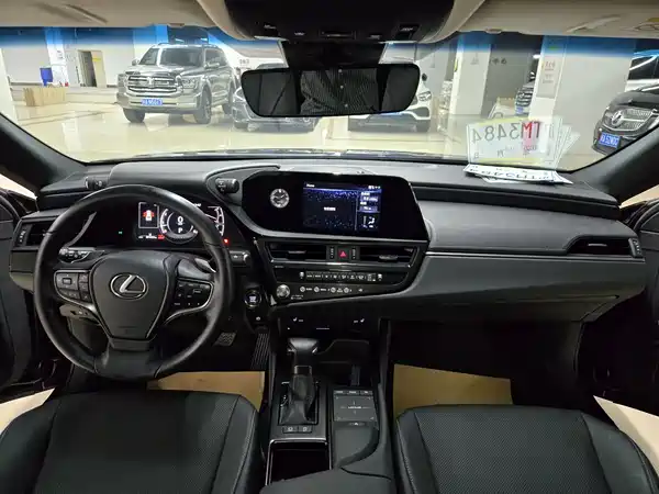 Lexus ES 2022