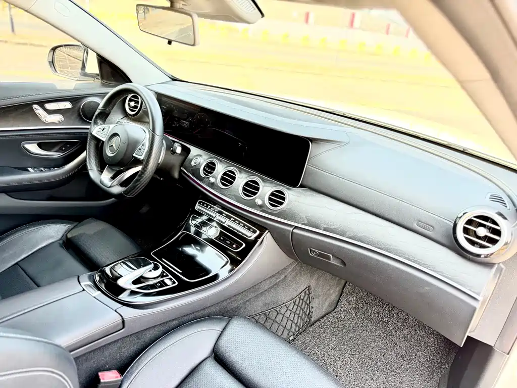 Mercedes-Benz E-Class 2017 — фото 16