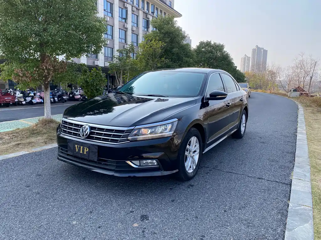 Volkswagen Passat 2018 — фото 1