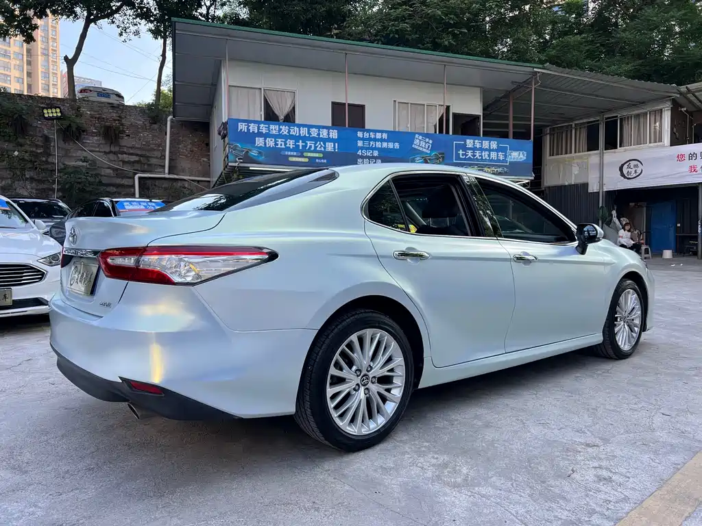 Toyota Camry 2019 — фото 24