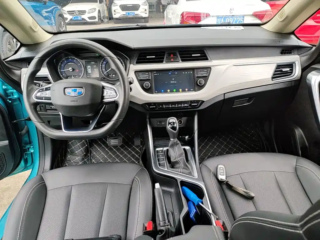 Geely Vision X3 2020 — фото 10