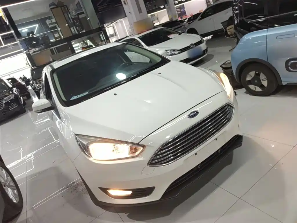 Ford Focus 2018 — фото 4