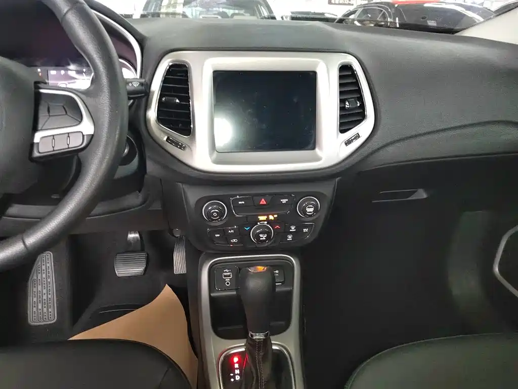 Jeep Compass 2021 — фото 13