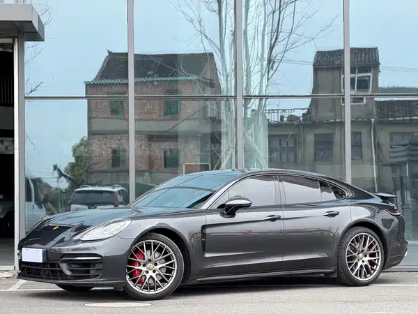 Porsche Panamera 2023