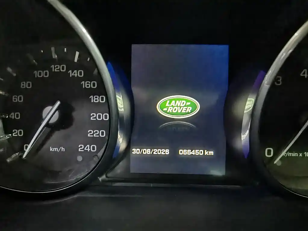 Land Rover Discovery Sport 2015 — фото 18