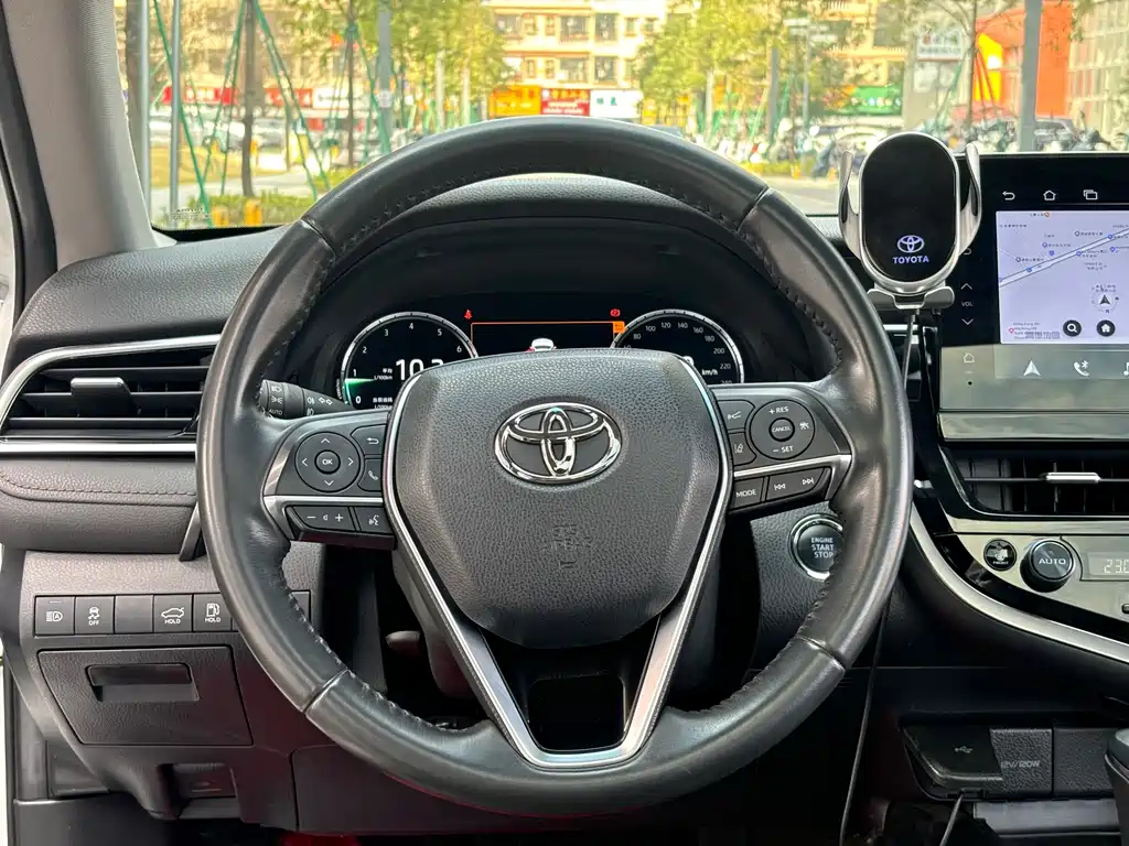 Toyota Camry 2023 — фото 15