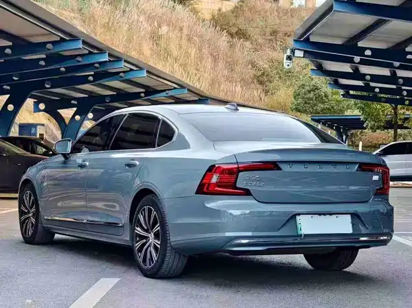 Volvo S90 Plug-In Hybrid 2022