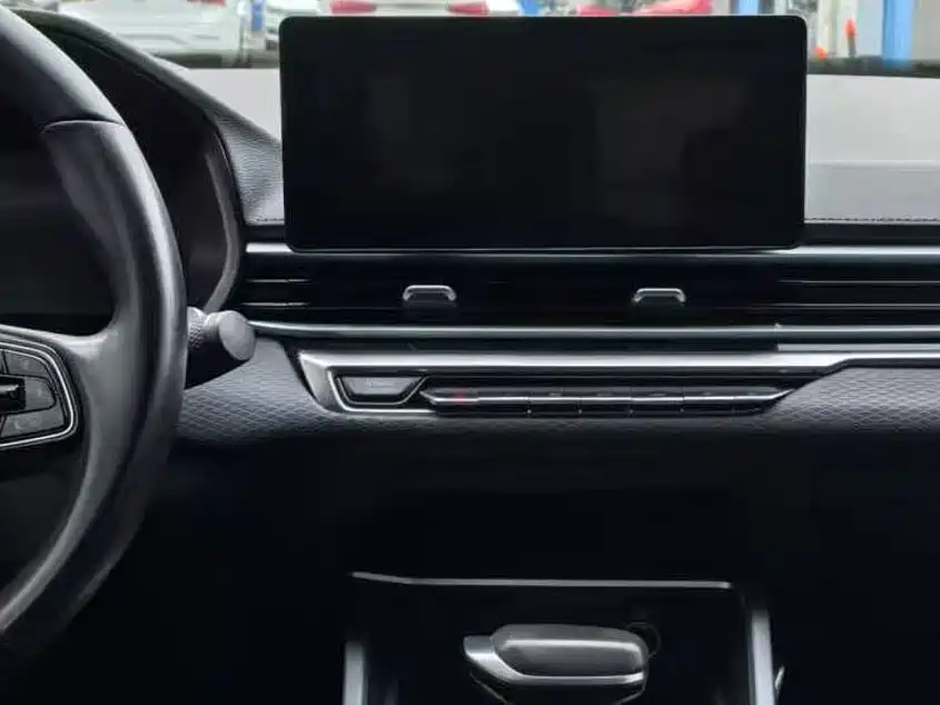 Geely Emgrand 2022