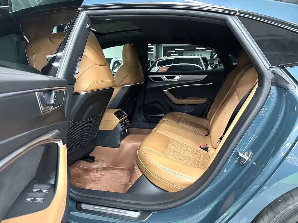 Audi A7L 2021