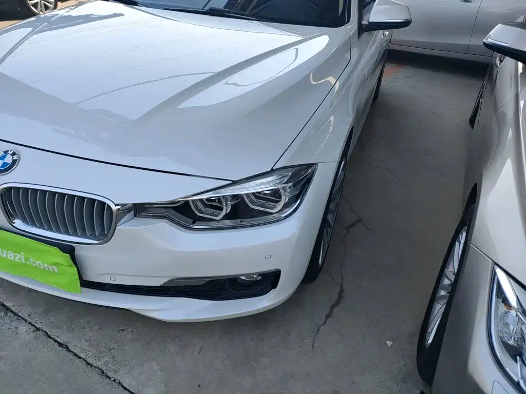 BMW 3 Series 2018 — фото 24