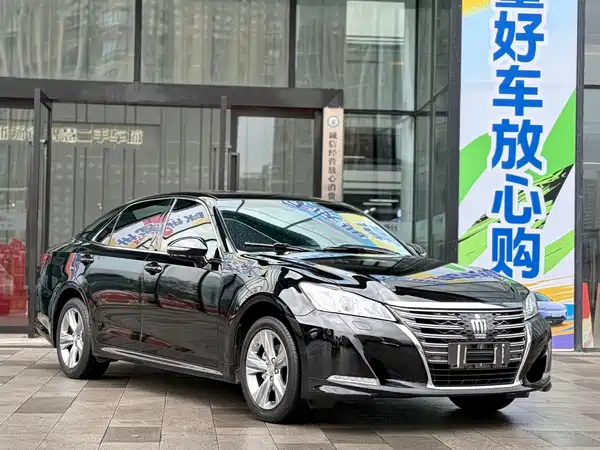 Toyota Crown 2015