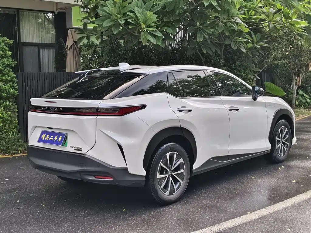 Lexus RZ 2023