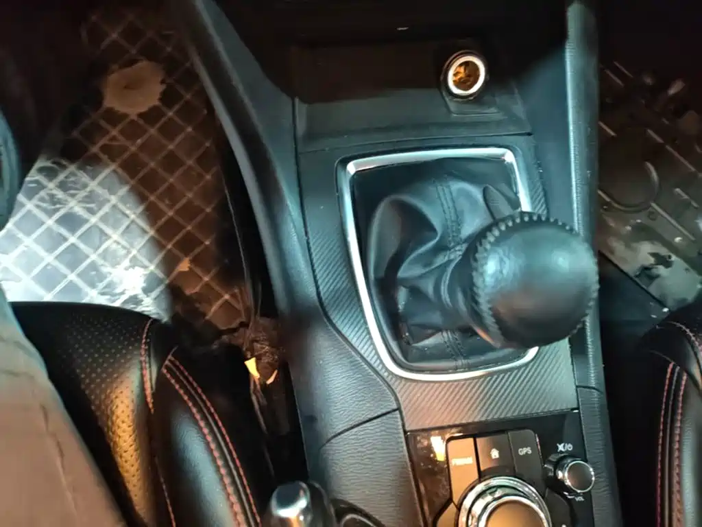Mazda 3 Axela 2016 — фото 14