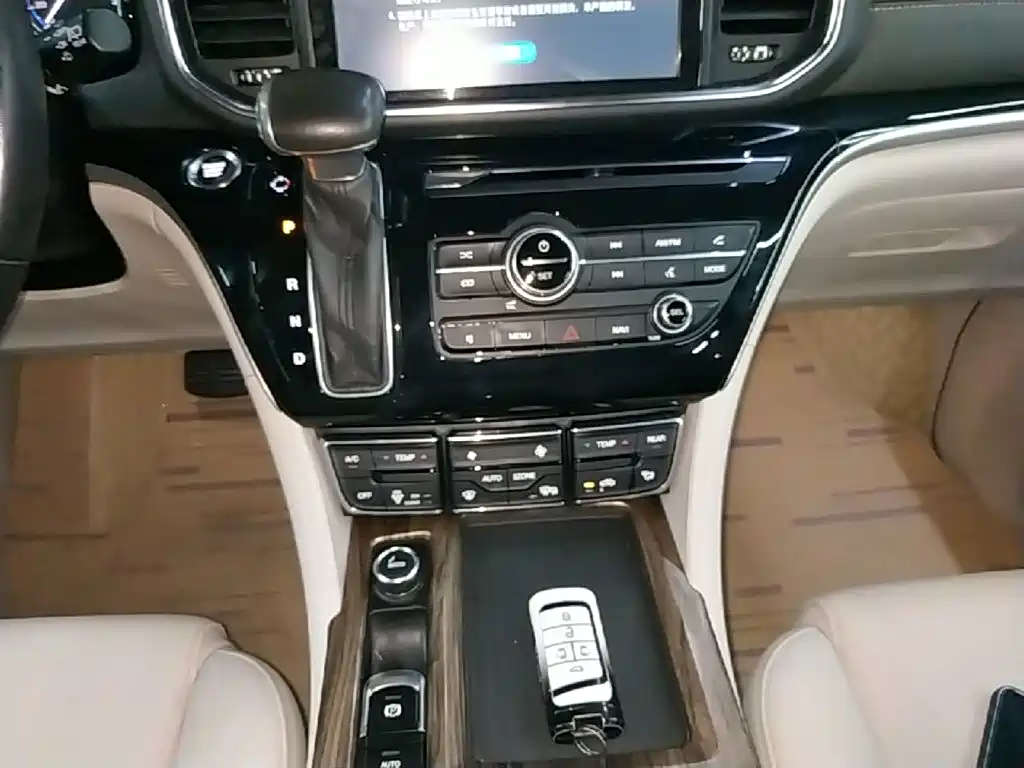 GAC Motor Trumpchi M8 2019 — фото 14