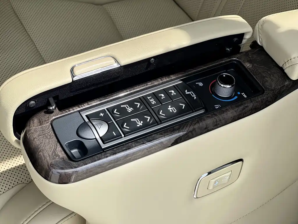 Toyota Alphard 2023 — фото 15