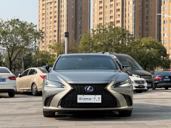 Lexus ES 2021