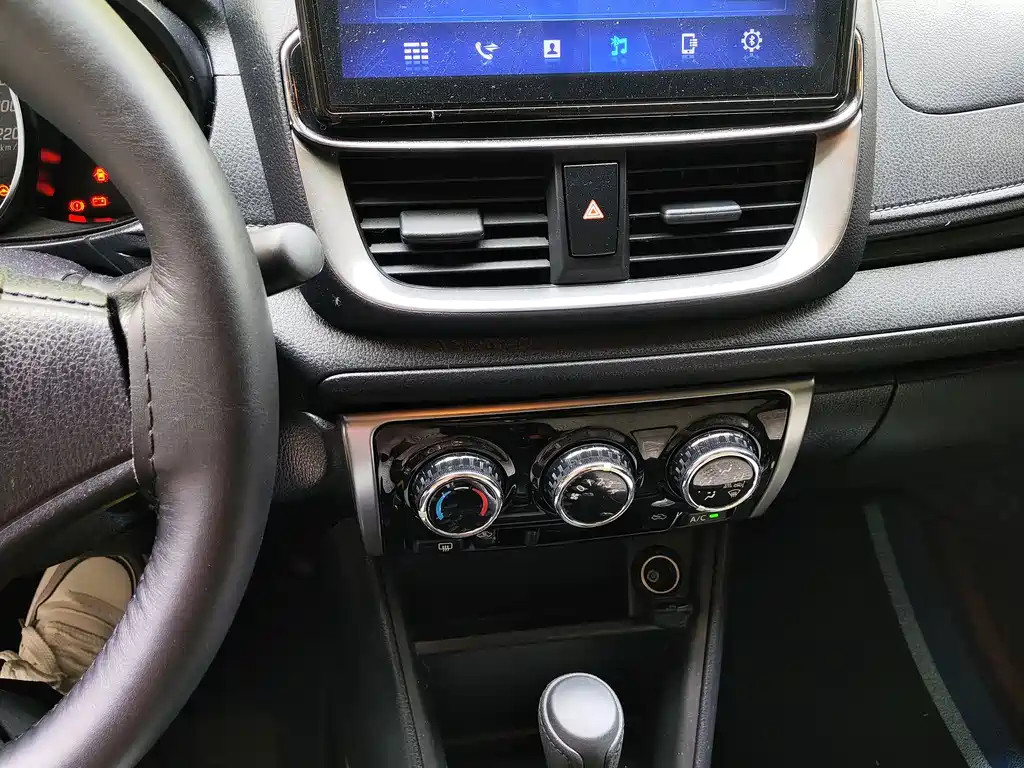 Toyota Yaris L 2021 — фото 12