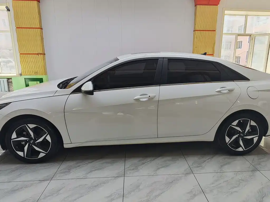 Hyundai Elantra 2022