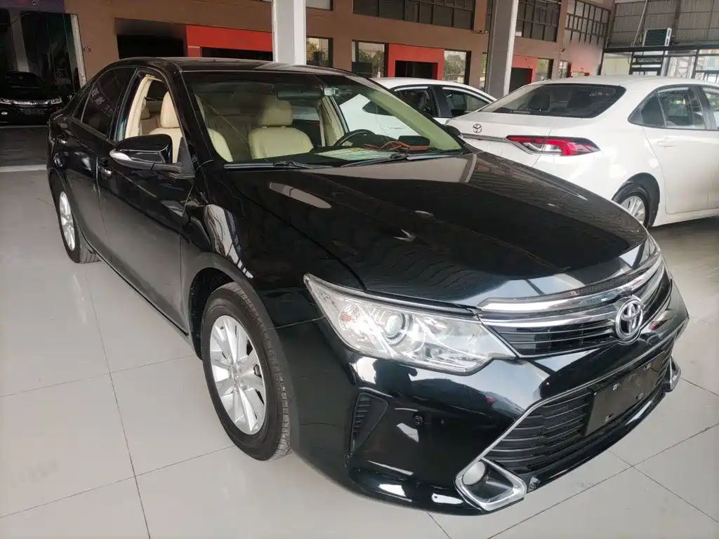 Toyota Camry 2017 — фото 22