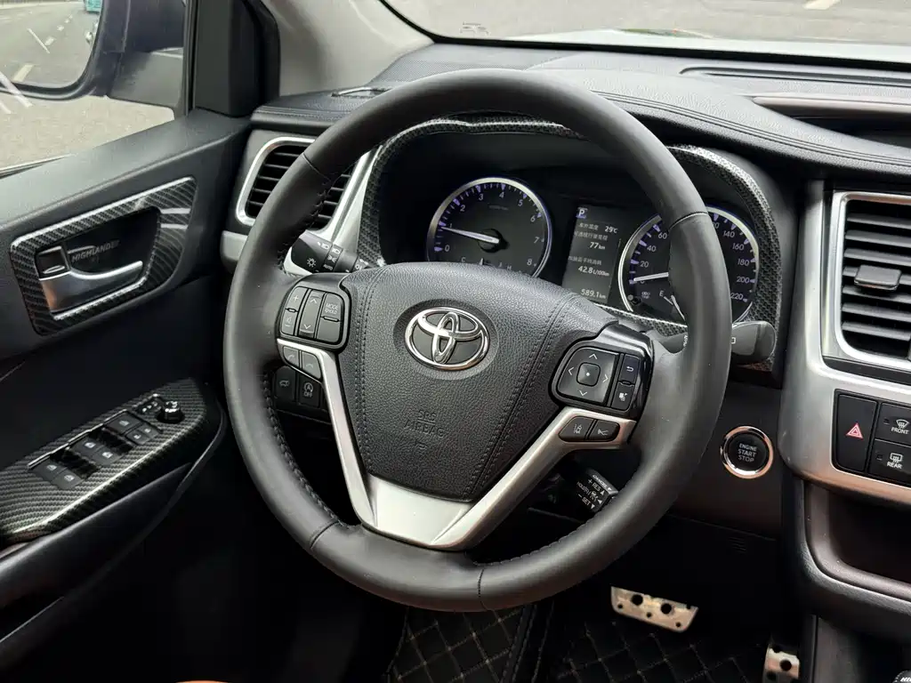 Toyota Highlander 2018 — фото 8