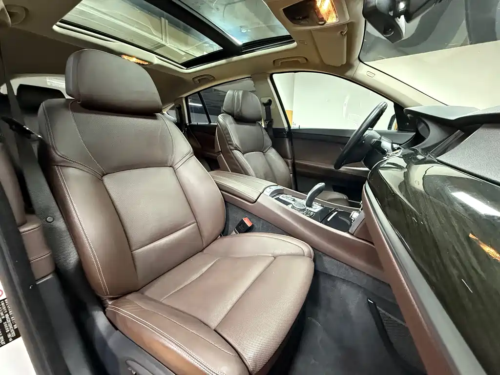 BMW 5 Series GT 2016 — фото 9