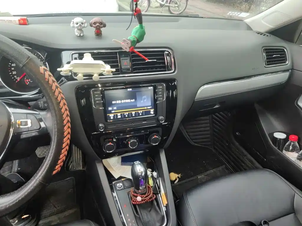 Volkswagen Sagitar 2018