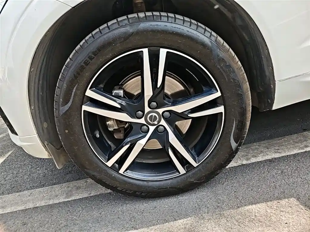 Volvo XC60 2021 — фото 23