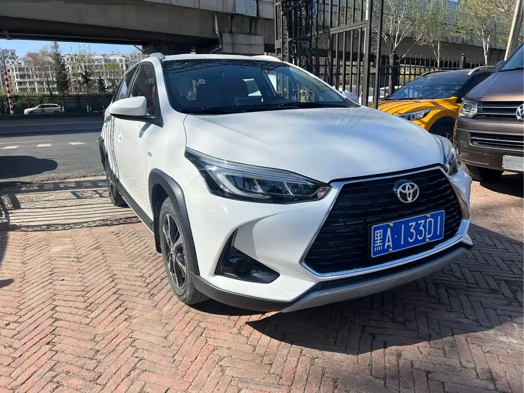 Toyota Yaris L 2022 — фото 2