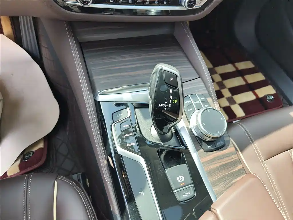 BMW 5 Series 2020 — фото 10