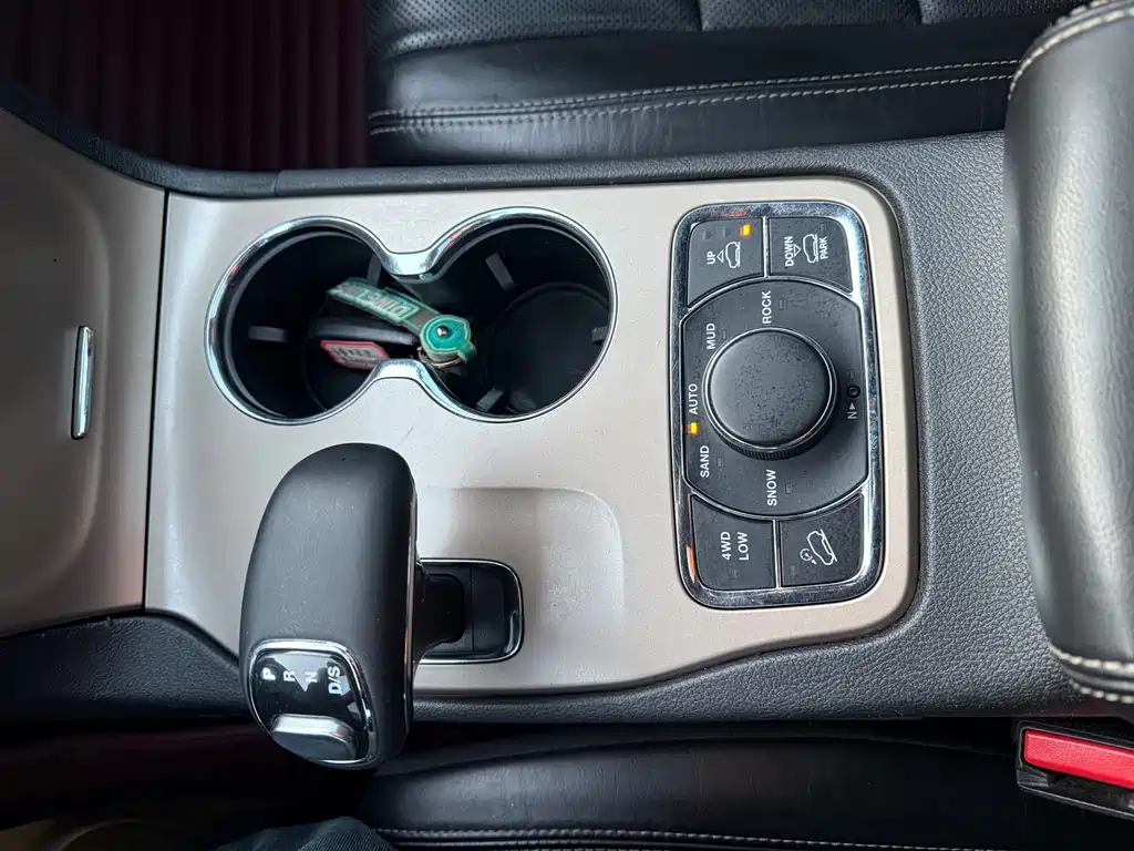 Jeep Grand Cherokee 2014 — фото 19