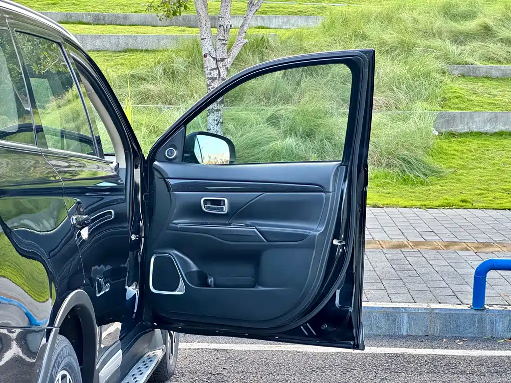 Mitsubishi Outlander 2018 — фото 27