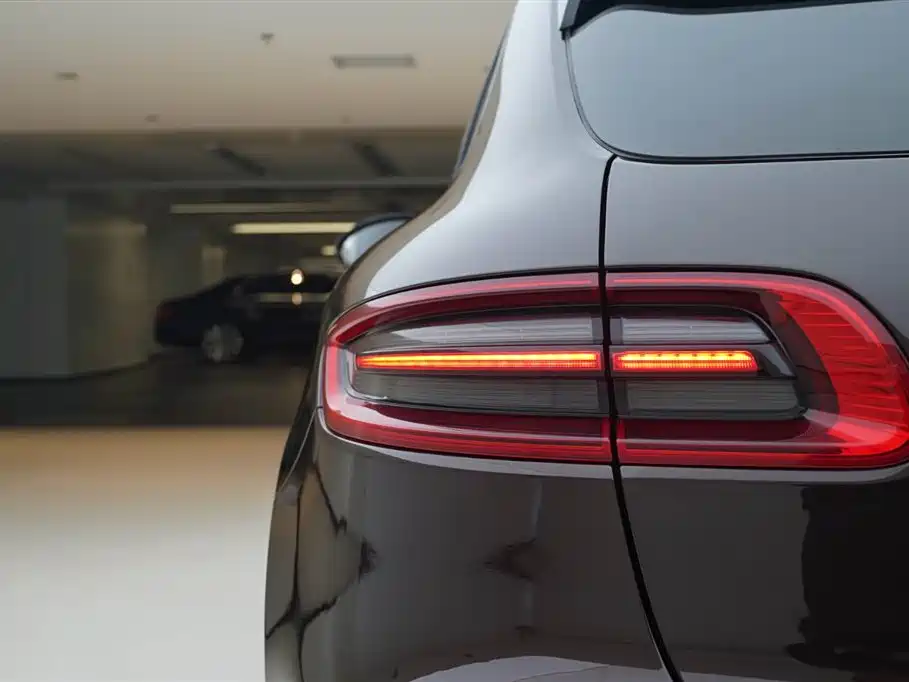 Porsche Macan 2018 — фото 16