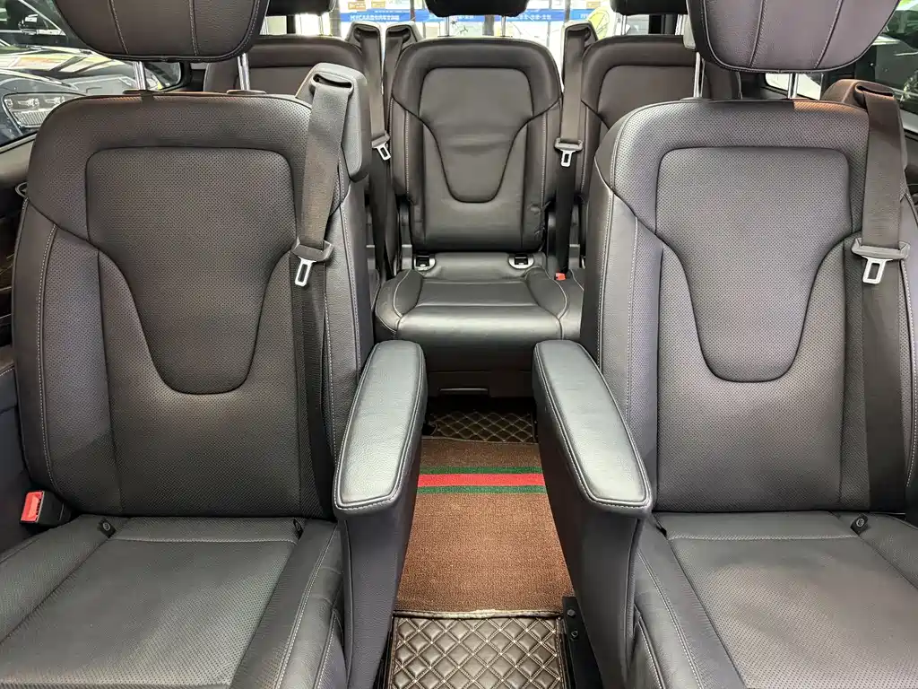 Mercedes-Benz V-Class 2020 — фото 19