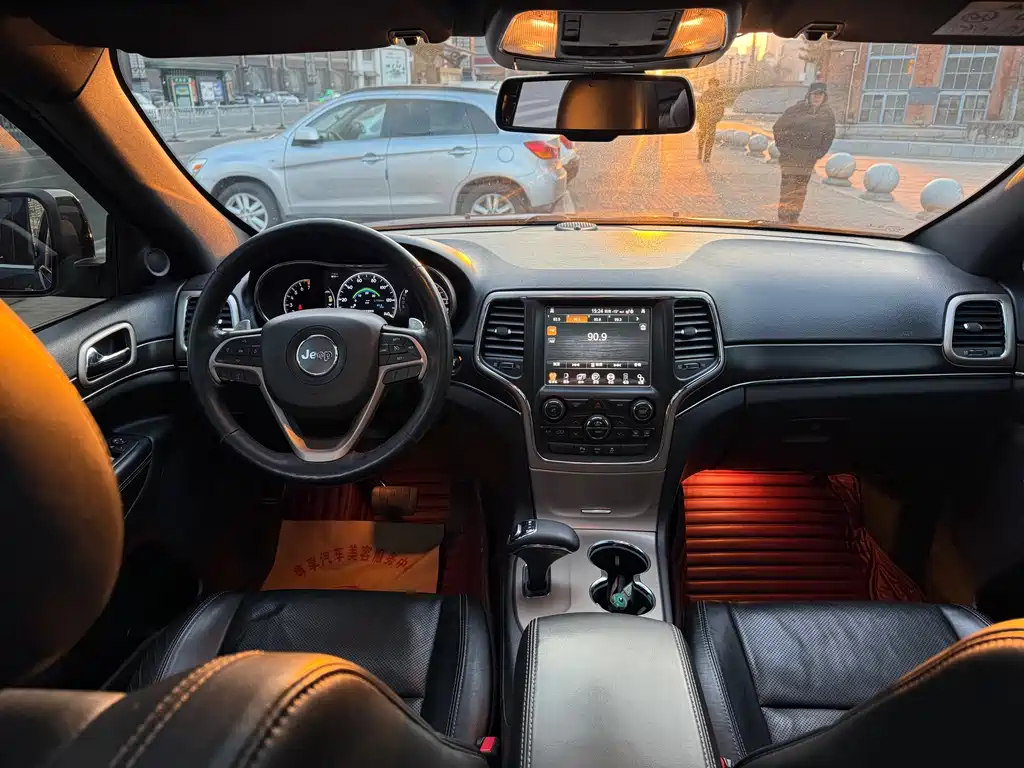 Jeep Grand Cherokee 2014 — фото 16