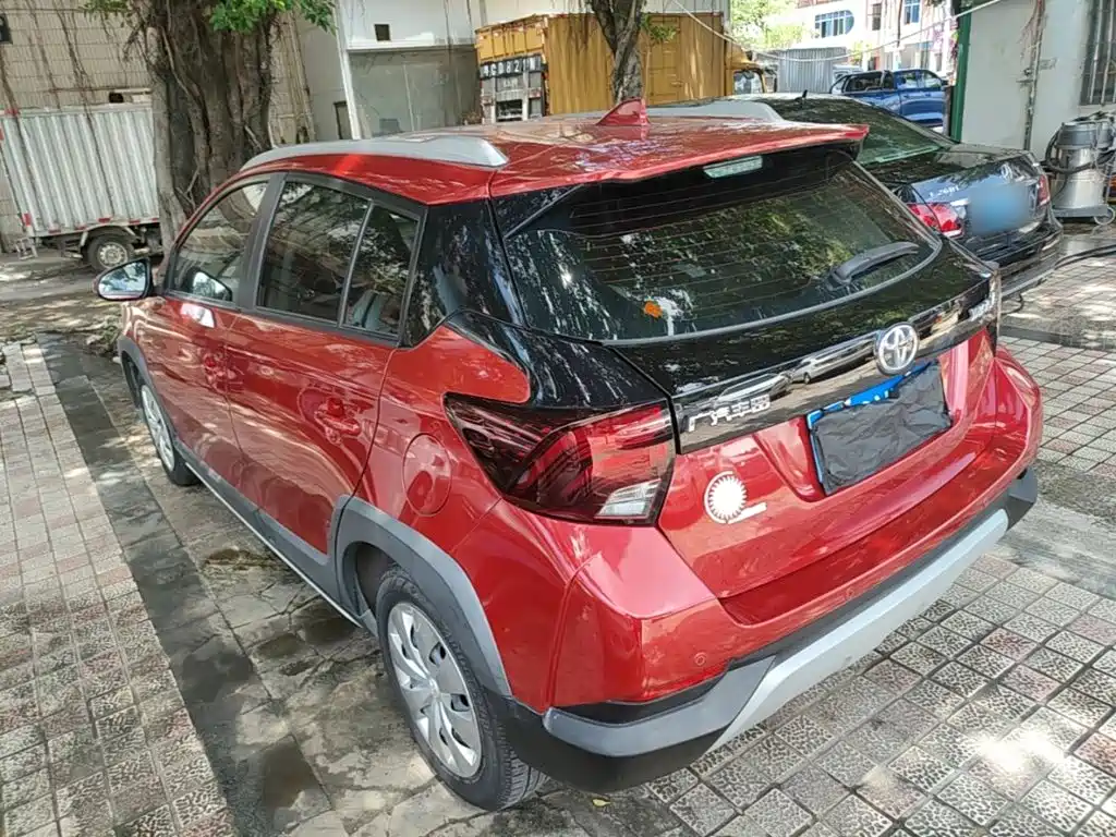 Toyota Yaris L 2022 — фото 23