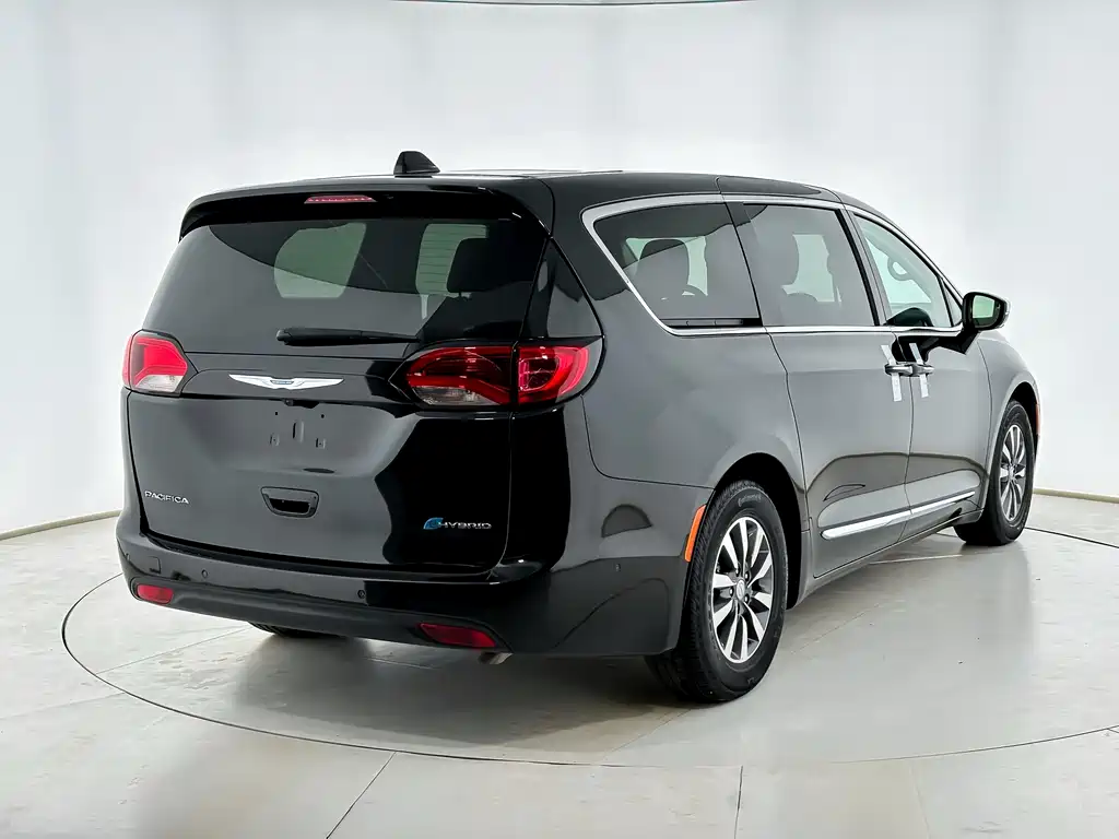 Chrysler Grand Voyager PHEV 2025 — фото 3