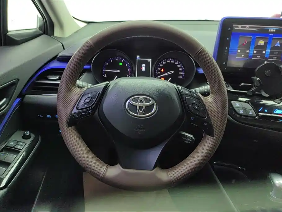 Toyota C-HR 2020 — фото 15