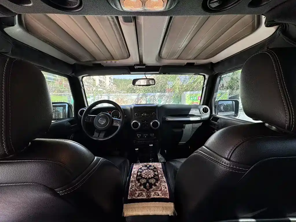 Jeep Wrangler 2015 — фото 9