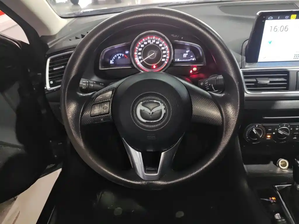Mazda 3 Axela 2015