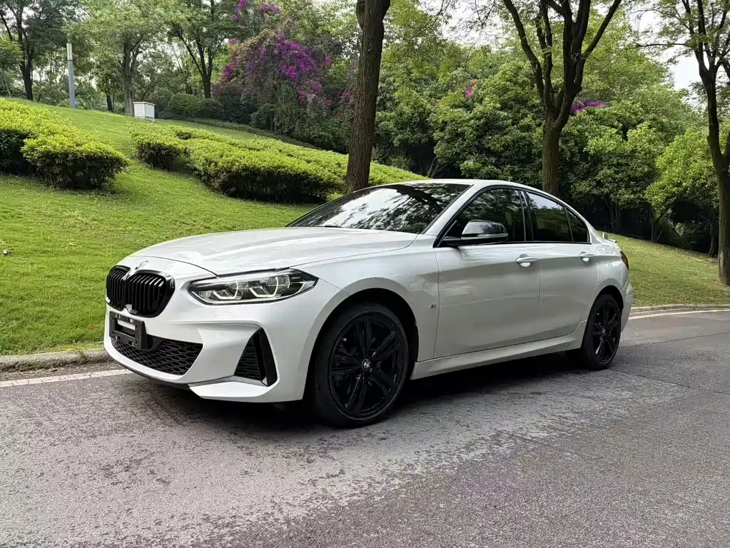 BMW 1 Series 2022 — фото 1