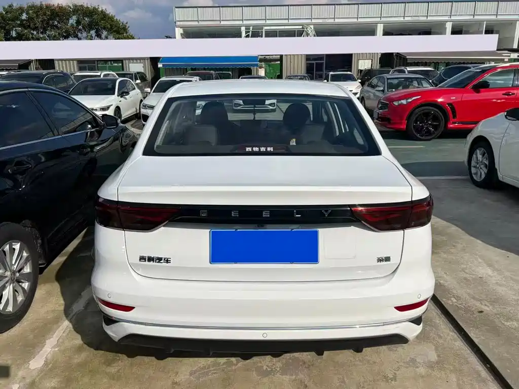 Geely Emgrand 2025