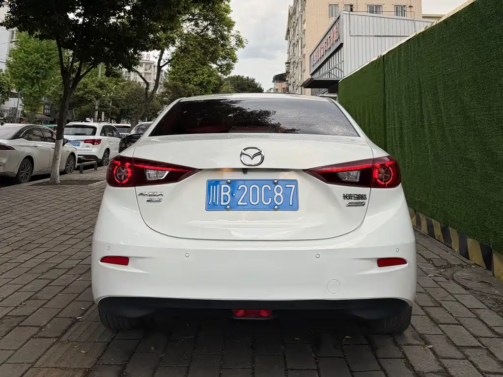 Mazda 3 Axela 2017 — фото 12