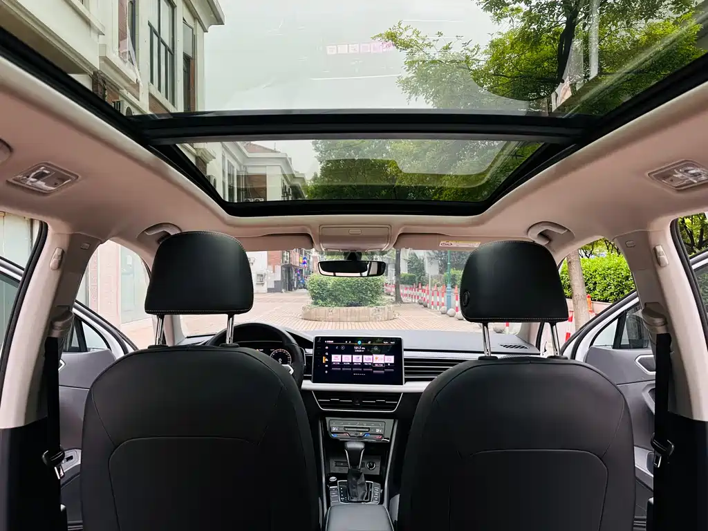 Volkswagen Tiguan L 2023 — фото 11