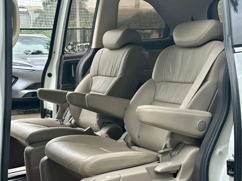 Honda Odyssey 2017 — фото 13