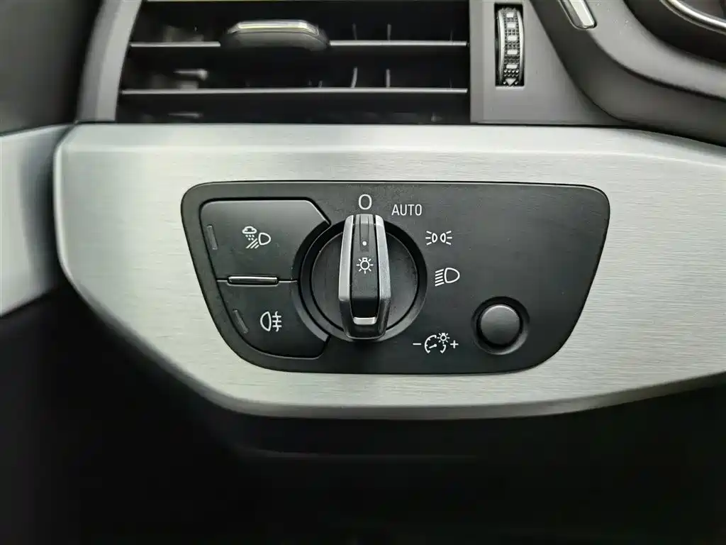 Audi A4L 2021 — фото 21