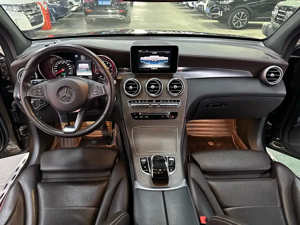 Mercedes-Benz GLC 2017 — фото 12