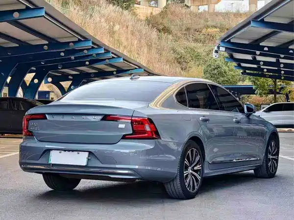 Volvo S90 Plug-In Hybrid 2022